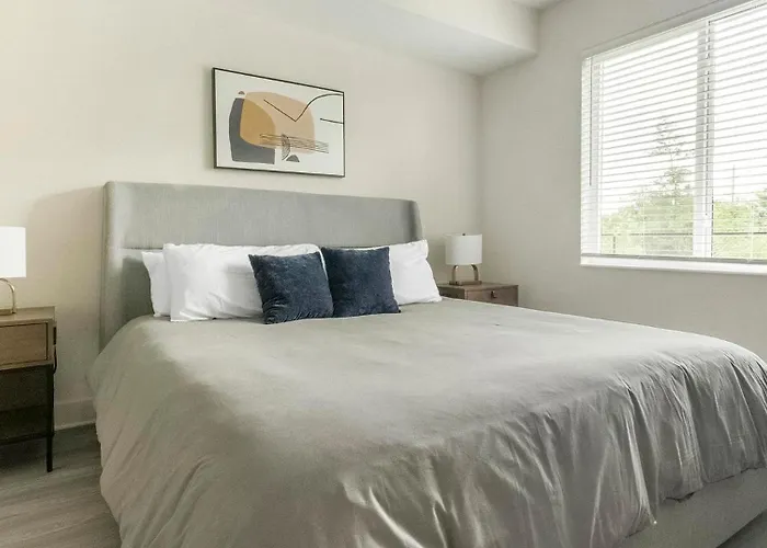 Landing Apartments - Gateway Commons